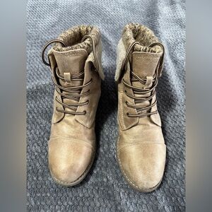 Cliffs by White Mountain Women's Duena Booties. Tan Lace-Up Ankle Boots